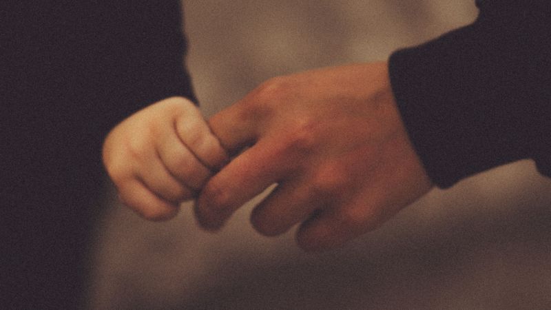В Жанаозене ребёнок лишился части пальца из-за вентилятора
