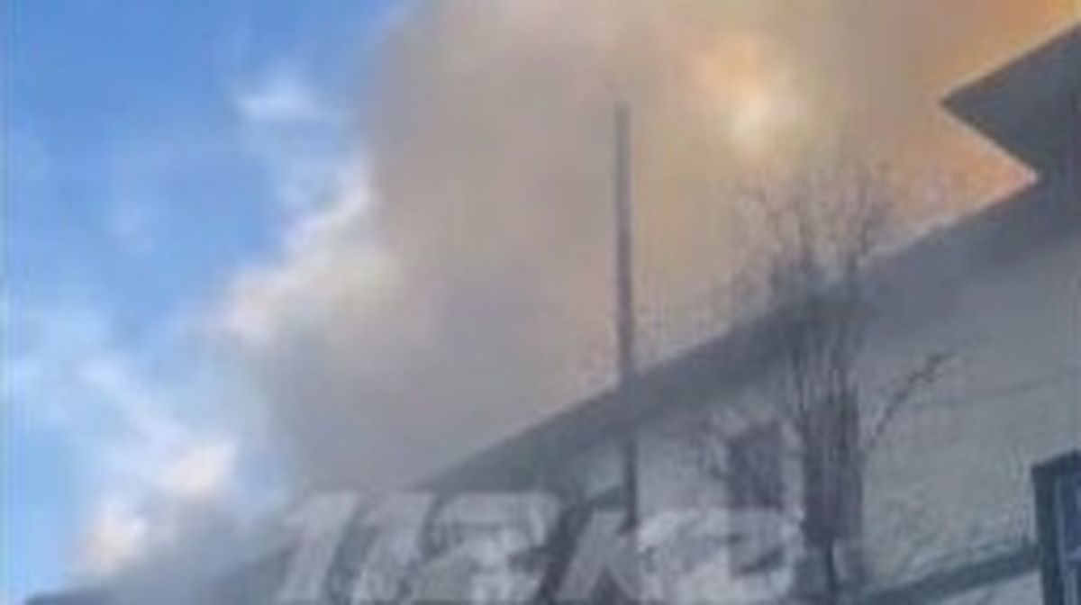 Десятки человек спасли из горящего дом в Кентау