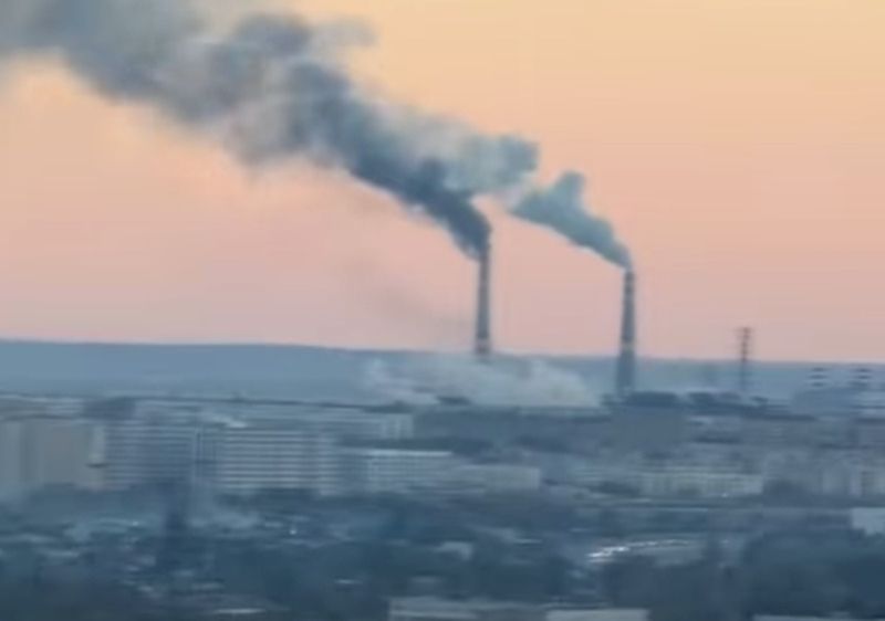 "Смог идет за пределы города": алматинцы в шоке от дымящей трубы ТЭЦ-2