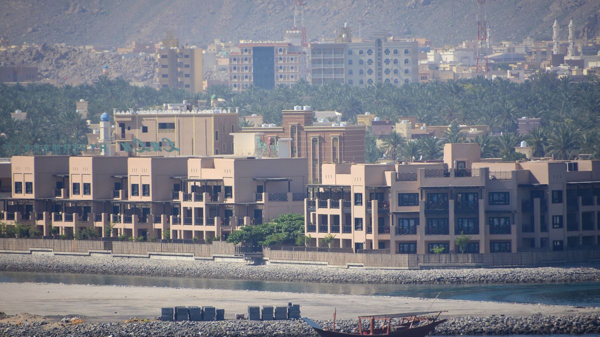 Рейс на популярный курорт Омана запустили из Казахстана