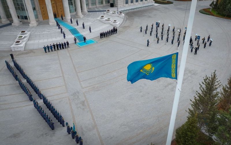 В Астане состоялась церемония поднятия Государственного флага в честь праздника