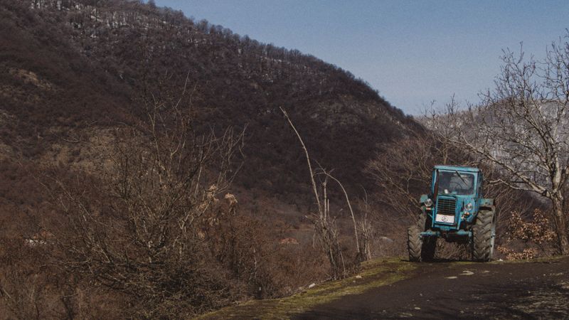 Пьяный тракторист разъезжал по трассе в ЗКО