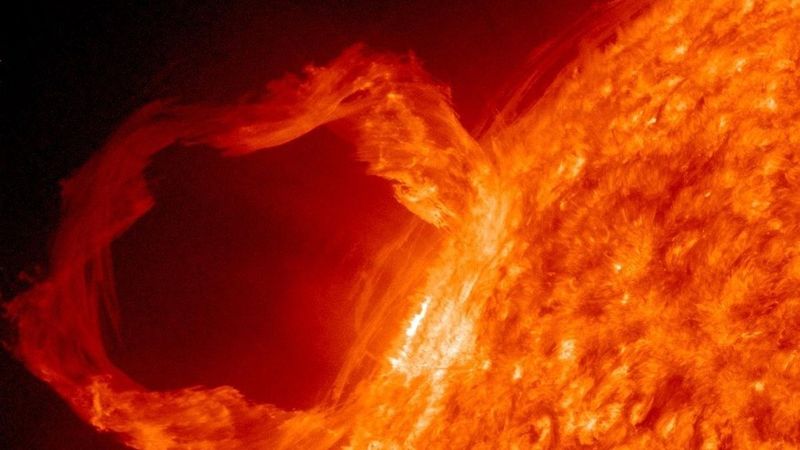 Эффектно и зрелищно: Солнце выбросило гигантское облако плазмы