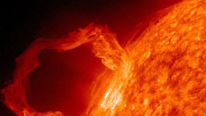 Землю накрыл поток плазмы из корональной дыры
